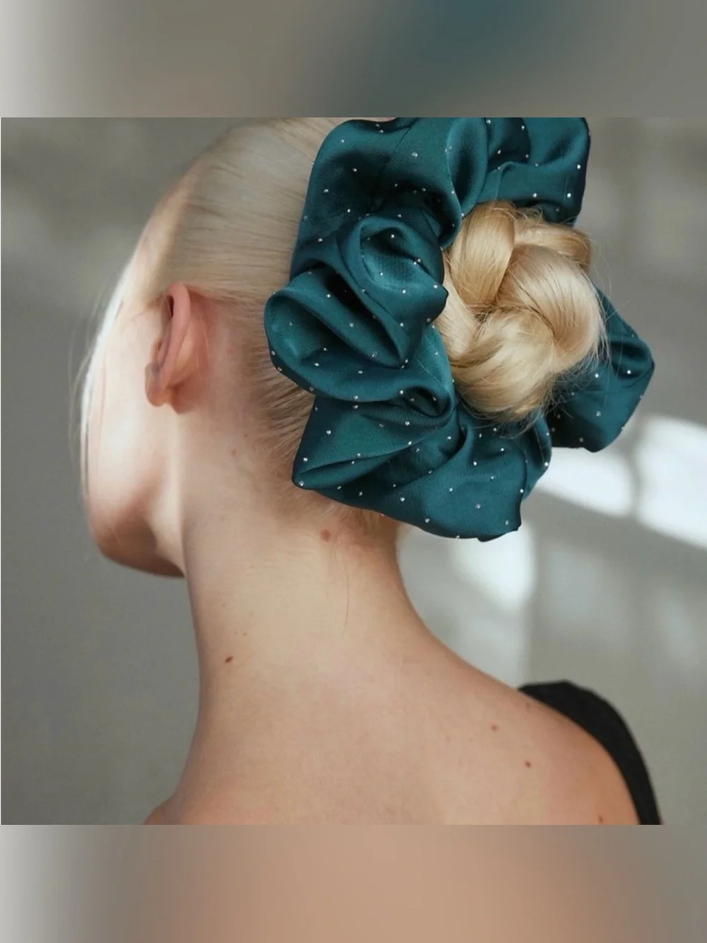 Urban Outfitters Gem Oversized Scrunchie. NWT. Black